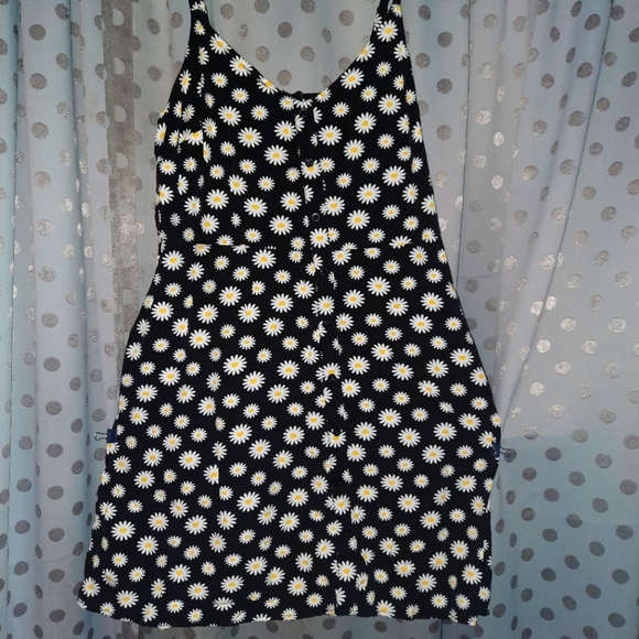 Hot Topic Dresses & Skirts - Daisy Dress Size 12